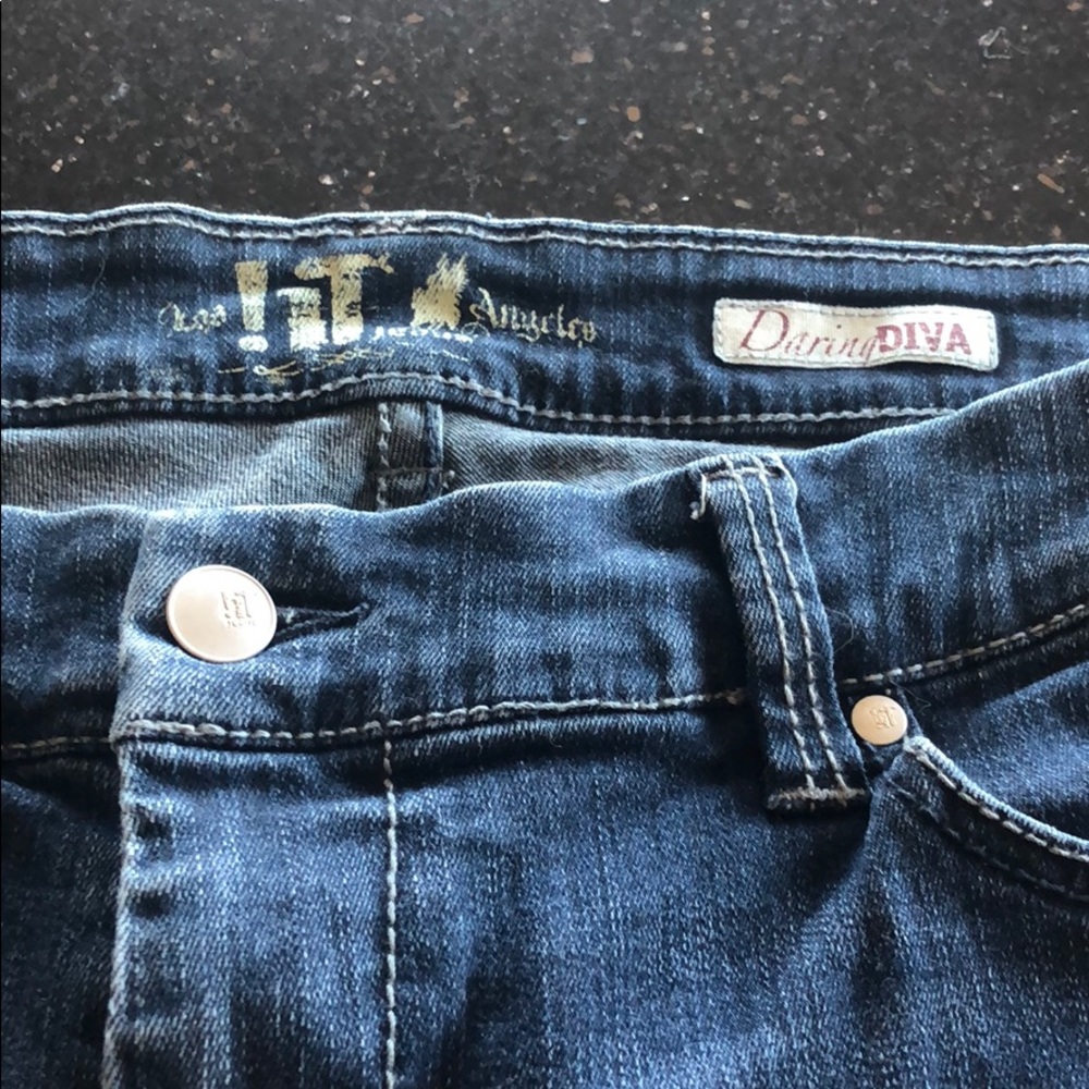 Never worn it jeans size 33 regular